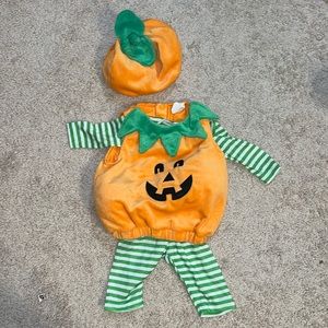 Baby pumpkin costume 0-6 months